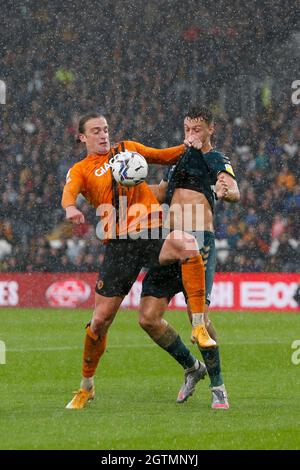 Tom Eaves no 9 de Hull City et DAEL Fry no 6 de Middlesbrough Banque D'Images