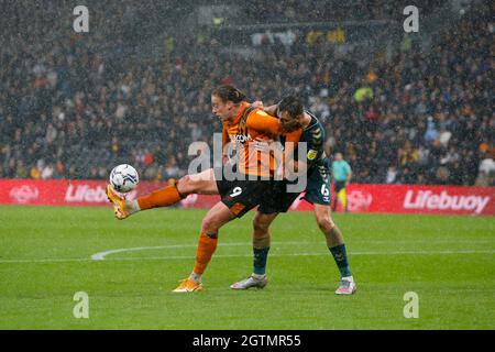 Tom Eaves no 9 de Hull City et DAEL Fry no 6 de Middlesbrough Banque D'Images