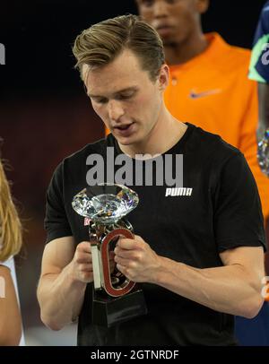 ZURICH - SUISSE 8 septembre 21 : Karsten Warholm (NOR) l'un des gagnants de la Diamond League célèbre la finale de la Wanda Diamond League au Letzigrund Banque D'Images