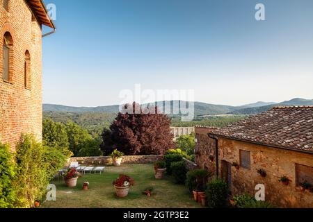 Chiusdino, Toscane, Italie - 28 juillet 2021. L'Eremo di Montesiepi qui abrite la tombe de Saint Galgano, l'épée que Galgano a conduite dans une pierre, et Banque D'Images