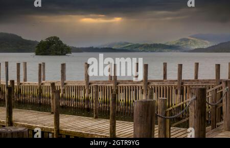 Lake Windermere, un grand lac dans le parc national de Cumbria Lake District, nord-ouest de l’Angleterre, Royaume-Uni Banque D'Images