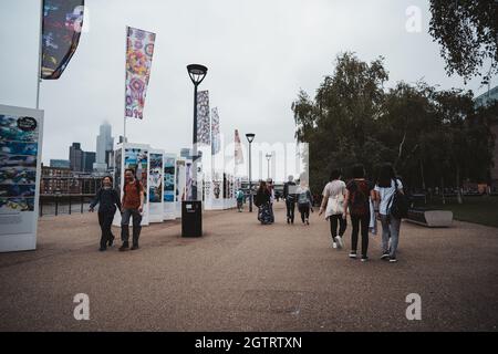 Southbank, Londres | Royaume-Uni - 2021.09.25 : le vew of the City de Southbank le jour nuageux Banque D'Images