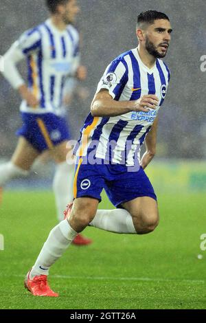 Brighton, Royaume-Uni. 02 octobre 2021. Neal Maupay de Brighton et Hove Albion en action pendant le match. Match de première ligue, Brighton & Hove Albion v Arsenal au stade Amex de Brighton le samedi 2 octobre 2021. Cette image ne peut être utilisée qu'à des fins éditoriales. Utilisation éditoriale uniquement, licence requise pour une utilisation commerciale. Aucune utilisation dans les Paris, les jeux ou les publications d'un seul club/ligue/joueur. photo par Steffan Bowen/Andrew Orchard sports photographie/Alay Live news crédit: Andrew Orchard sports photographie/Alay Live News Banque D'Images