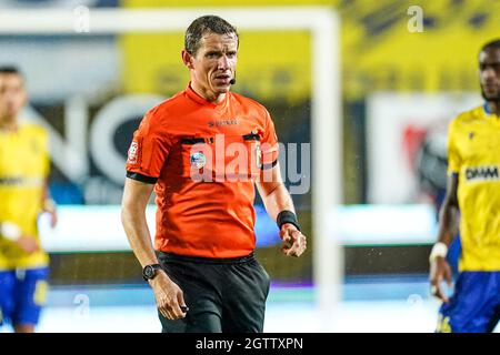 SINT-TRUIDEN, BELGIQUE - 2 OCTOBRE : arbitre Jan Boterberg lors du match de Jupiler Pro League entre Sint-Truidense VV et KV Oostende à Stayen le 2 octobre 2021 à Sint-Truiden, Belgique (photo de Joris Verwijst/Orange Pictures) Banque D'Images