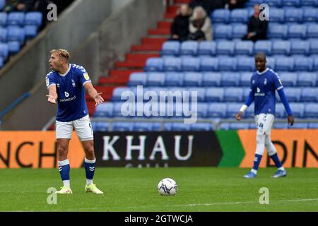 OLDHAM, ROYAUME-UNI. 2 OCTOBRE Hallam Hope d'Oldham Athletic pendant le match Sky Bet League 2 entre Oldham Athletic et Harrogate Town à Boundary Park, Oldham, le samedi 2 octobre 2021. (Credit: Eddie Garvey | MI News) Credit: MI News & Sport /Alay Live News Banque D'Images