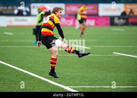 Coventry Butts Park 2-OCT-2021: James Kane de Richmond Rugby lance le ballon pendant le match de championnat Green King entre Coventry Rugby et Richmond Rugby à Butts Park Arena à Coventry, Angleterre sur le 2ème-OCT-2021. Note finale Coventry10 : 5 Richmond Banque D'Images