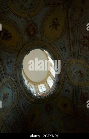 Le plafond peint sur l'escalier principal du Palais des évêques, Porto. Paço Episcopal do Porto. Palais épiscopal UNE ARCHITECTURE ÉTONNANTE. Escaliers, intérieur Banque D'Images