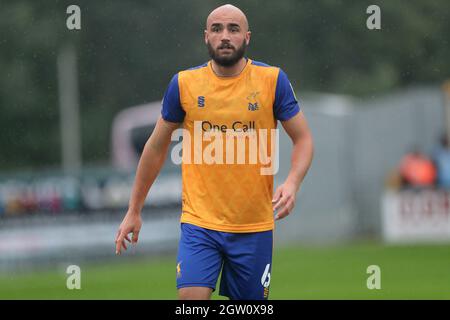 MANSFIELD, ROYAUME-UNI. Farrend Rawson de Mansfield Town pendant le match de la Ligue 2 de pari de Sky entre Mansfield Town et Barrow au One Call Stadium, Mansfield, le samedi 2 octobre 2021. (Credit: Mark Fletcher | MI News) Credit: MI News & Sport /Alay Live News Banque D'Images