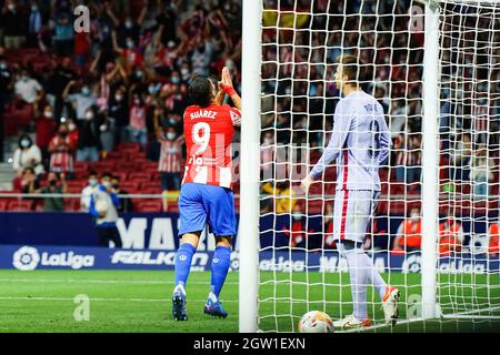 Madrid, Espagne. 02 octobre 2021. Luis Suarez a vu présenter ses excuses pour avoir marquant un but lors du match de la Liga Santander 2021/2022 entre l'Atlético de Madrid et le FC Barcelone au stade Wanda Metropolitano. (Note finale; Atletico de Madrid 2:0 FC Barcelona) (photo de Francis Gonzalez/SOPA Images/Sipa USA) crédit: SIPA USA/Alay Live News Banque D'Images