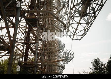 Antenne radar Duga (Duga-1) - ancienne technologie de détection de missiles secrets soviétiques - zone d'exclusion de Tchernobyl, Ukraine Banque D'Images