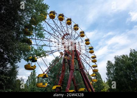 Grande roue du parc d'attractions abandonné - Pripyat, zone d'exclusion de Tchernobyl, Ukraine Banque D'Images