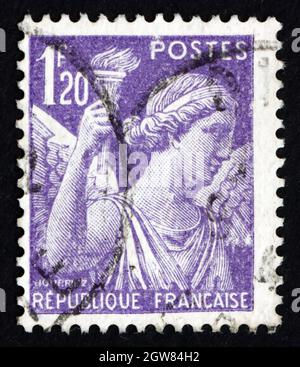 FRANCE - VERS 1944 : un timbre imprimé en France montre Iris, Goddes of Rainbow, Allegory, vers 1944 Banque D'Images