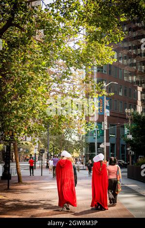 San Francisco, États-Unis. 02 octobre 2021. La Marche des femmes pour nos droits à San Francisco, Californie, États-Unis. Des milliers de femmes et d'hommes marchent sur Market Street pour les droits en matière de reproduction et la justice. Beaucoup ont manifesté à nouveau l'interdiction de l'avortement au Texas. Crédit : SOPA Images Limited/Alamy Live News Banque D'Images