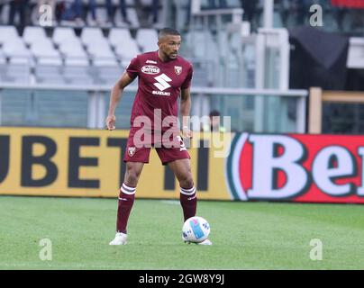 TURIN ITALIE- 2 octobre Stadio Olimpico Grande Torino Gleison Bremer en action pendant la série Un match entre le FC Torino et le FC Juventus au Stadio Olimpico le 2 octobre 2021 à Turin, Italie. Credit: Christian Santi/Alay Live News Banque D'Images