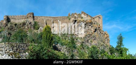 Polignac étiqueté les plus Beaux villages de France, remparts de la forteresse, haute-Loire, Auvergne-Rhône-Alpes, France Banque D'Images