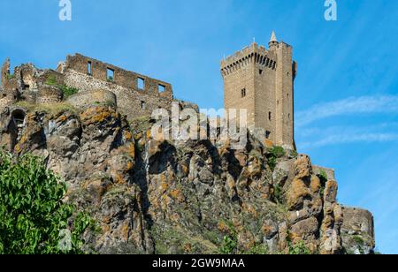 Polignac étiqueté les plus Beaux villages de France, vue sur le donjon, haute-Loire, Auvergne-Rhône-Alpes, France Banque D'Images