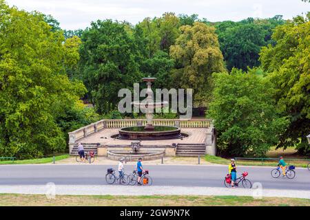 Berlin, Allemagne - août 17 2019 : vue sur la fontaine Rossbrunnen dans le parc de Sanssouci à Potsdam, Allemagne Banque D'Images