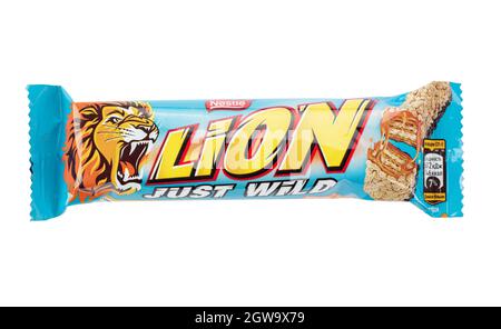 Ukraine, Kiev 27 septembre 2021: Barre de Lion isolée sur fond blanc. Lion est une confection de barres de chocolat fabriquée par Nestlé. Suite de fichier Banque D'Images