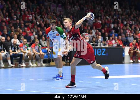 Kassel, Allemagne. 30 septembre 2021. Handball: Bundesliga, MT Melsungen - SC Magdeburg, Matchday 6 à Rothenbach-Halle. Timo Kasten de Melsungen se lance dans le but. Credit: Swen Pförtner/dpa/Alay Live News Banque D'Images