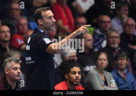 Kassel, Allemagne. 30 septembre 2021. Handball: Bundesliga, MT Melsungen - SC Magdeburg, Matchday 6 à Rothenbach-Halle. L'entraîneur de Melsungen Roberto Garcia Parrondo gestes. Credit: Swen Pförtner/dpa/Alay Live News Banque D'Images