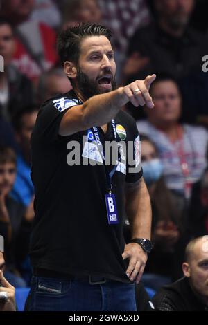 Kassel, Allemagne. 30 septembre 2021. Handball: Bundesliga, MT Melsungen - SC Magdeburg, Matchday 6 à Rothenbach-Halle. L'entraîneur de Magdeburg, Bennett Wiegert gestes. Credit: Swen Pförtner/dpa/Alay Live News Banque D'Images