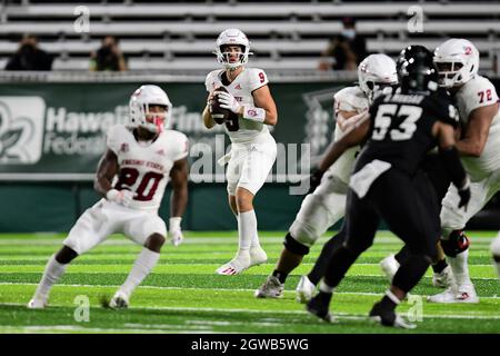 Honolulu, Hawaï, États-Unis. 2 octobre 2021. Fresno State Bulldogs Quarterback JAKE HAENER (9) a recherché un récepteur ouvert lors d'un match contre les guerriers d'Hawaï à Clarence T.C. Ching Field Manoa Campus, Honolulu, Hawaï. (Image de crédit : © Steven Erler/ZUMA Press Wire) Banque D'Images