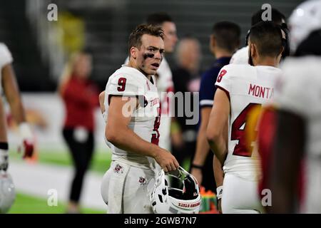 Honolulu, Hawaï, États-Unis. 2 octobre 2021. Fresno State Bulldogs Quarterback JAKE HAENER (9) a fait une seconde blessure pour retourner au jeu contre les guerriers d'Hawaï à Clarence T.C. Ching Field Manoa Campus, Honolulu, Hawaï. (Image de crédit : © Steven Erler/ZUMA Press Wire) Banque D'Images