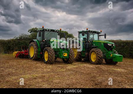 Tracteurs John Deere jumelés Banque D'Images