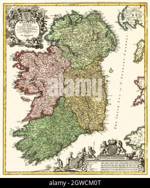 'Hiberniæ Regnum Tam in præcipuas Ultoniæ, Connaciæ, Laceniæ et Momoniæ, Quam in Minores Earundem Provincias et Ditiones disquum'. Traduction: Le Royaume d'Irlande, divisé autant en régions principales d'Ulster, Connacht, Leinster et Munster. Cette carte de l'Irlande de couleur main, basée sur des travaux antérieurs, a été publiée en 1715 par la firme de Nuremberg graveur et éditeur Johann Baptist Homann (1663--1724). La carte est en latin, mais les noms de lieu sont en anglais et les rendus celtiques originaux en anglais. Banque D'Images