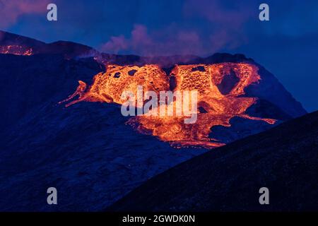 Faggadalsfjall, Islande - 11 juin 2021 : éruption volcanique près de Reykjavik, Islande Banque D'Images