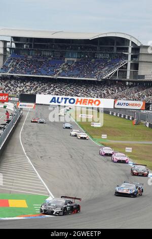 03.10.2021, Hockenheimring, Hockenheim, DTM 2021, Hockenheimring, 01.10. - 03.10.2021, sur la photo, départ de la course : Kelvin van der Linde (ZAF # 3), Team Audi Sportsline, Liam Lawson (NZL # 30), Red Bull AF course, Mike Rockenfeller (DEU # 9), Team Abt Sportsline, Maximilian Gotz (GER # 4), Mercedes-AMG Team JuncT, Daniel Hradella (ESP # 8) Mercedes AMG Team GruppeM Racing, Sophia Florsch (DEU # 99), Team ABT Sportsline, Lucas di Grassi (BRA # 37), Audi R8 LMS GT3, Timo Glolock (DEU # 16), Rowe Racing Banque D'Images