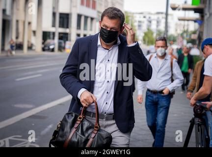 Berlin, Allemagne. 03ème octobre 2021. Lars Klingbeil, secrétaire général du SPD, arrive pour les entretiens exploratoires de son parti avec le FDP, puis avec Bündnis 90/Die Grünen. Credit: Kay Nietfeld/dpa/Alay Live News Banque D'Images
