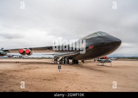 Un bombardier stratégique Boeing B-52D Stratofortress dans le musée de l'air et de l'espace de Pima, Tucson, Arizona. Banque D'Images