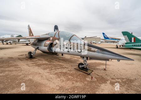 Un Dassault-Breguet/Dornier Alpha Jet Un entraîneur/chasseur de grève au musée Pima Air & Space, Tucson, Arizona. Banque D'Images