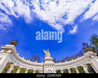 Hemicillo a Benito Juárez une arche d'œuvre architecturale dans le parc central d'Alameda et le centre de Mexico au Mexique. Banque D'Images