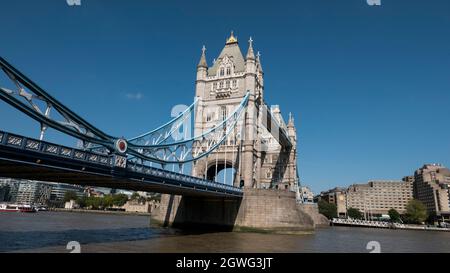 Tour de la Tamise sur la rivière Bradge, ville de Londres Banque D'Images