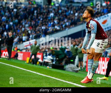 Londres, Royaume-Uni. 03ème octobre 2021. LONDRES, Angleterre - OCTOBRE 03: Matty Cash de Aston Villa passe un Lon à travers pendant la première ligue entre Tottenham Hotspur et Aston Villa au stade Tottenham Hotspur, Londres, Angleterre le 03 octobre 2021 crédit: Action Foto Sport/Alay Live News Banque D'Images