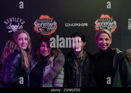 Crawley, Royaume-Uni. 1er octobre 2021. Vendredi 1er octobre 2021. Les célébrités marchent sur le tapis rouge au Shocktober Fest, au parc de la ferme de Tulleys. Credit: Thomas Faull/Alamy Live News Banque D'Images