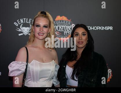 Crawley, Royaume-Uni. 1er octobre 2021. Vendredi 1er octobre 2021. Les célébrités marchent sur le tapis rouge au Shocktober Fest, au parc de la ferme de Tulleys. Credit: Thomas Faull/Alamy Live News Banque D'Images