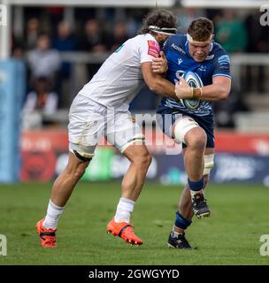 3 octobre 2021; AJ Bell Stadium, Eccles, Greater Manchester, Angleterre: Gallagher Premiership Rugby, sale v Exeter ; Cobus Weise de sale Sharks est abordé Banque D'Images