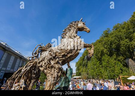 Sculptures de cheval Driftwood par James Doran-Webb au RHS Chelsea Flower Show, qui s'est tenu au Royal Hospital Chelsea, Londres SW3 en septembre 2021 Banque D'Images