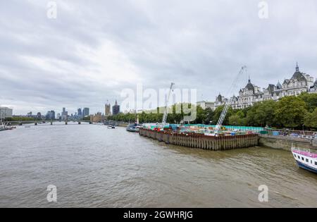Victoria Embankment Foreshore site sur la rive nord de la Tamise: Thames Tideway tunnel aménagement de l'infrastructure de super-égout, Londres Banque D'Images