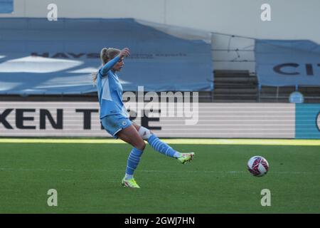 Manchester, Royaume-Uni. 03ème octobre 2021. Alex Greenwood (5 Manchester City) passe le ballon pendant le match de la Barclays FA Womens Super League entre Manchester City et West Ham United à l'Academy Stadium de Manchester, Angleterre crédit: SPP Sport Press photo. /Alamy Live News Banque D'Images