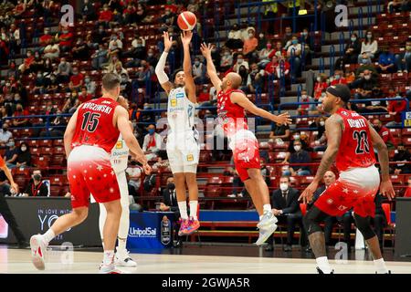 Forum Mediolanum, Milan, Italie, 03 octobre 2021, Desonta Bradford (Dolomiti Energia Trento) pendant A|X Armani Exchange Milano vs Dolomiti Energia Trentino - Championnat italien de basket-ball A Serie Banque D'Images