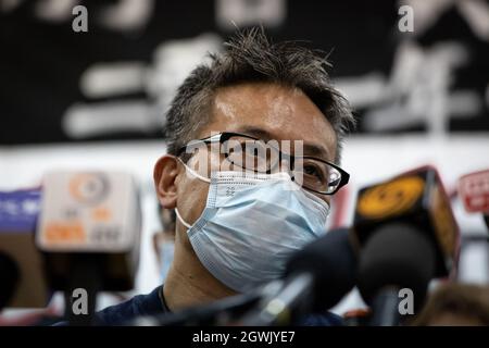 Hong Kong, Hong Kong. 03ème octobre 2021. Joe Wong Nai-yuen, Président de la HKCTU, parle de la décision de dissolution de l'Union pendant la réunion.sous la répression politique, le plus grand syndicat d'opposition de Hong Kong, la Confédération des syndicats de Hong Kong (HKCTU) a aujourd'hui une réunion spéciale et a voté le vote de dissolution, mettant fin à ses 31 années de service depuis 1990, Suite à une large opposition des autorités chinoises dans la ville. Crédit : SOPA Images Limited/Alamy Live News Banque D'Images