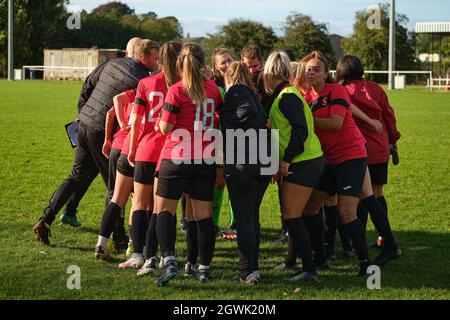 Strood, Royaume-Uni. 03ème octobre 2021. Gillingham se rencontre pendant le match de première catégorie de la FA Womens National League Southern Premier entre Gillingham et Portsmouth au Rochester United Sports Ground à Strood, en Angleterre. Crédit: SPP Sport presse photo. /Alamy Live News Banque D'Images