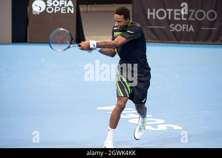 Gael Monfils de France jouant contre Jannik Sinner d'Italie lors de la finale du tournoi de tennis intérieur Sofia Open 2021 ATP 250 sur des terrains durs, Alamy Live News Banque D'Images