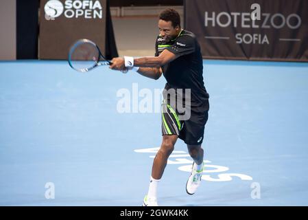 Gael Monfils, de France, joue contre Jannik Sinner, d'Italie, lors de la finale du Sofia Open 2021 ATP 250 tournoi de tennis en salle sur terrains durs, Alamy Live News Banque D'Images