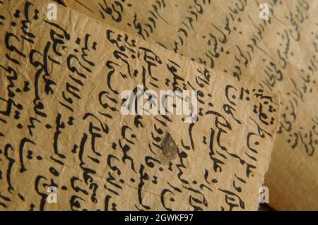 Livre ouvert ancien en arabe. Anciens manuscrits et textes arabes Banque D'Images