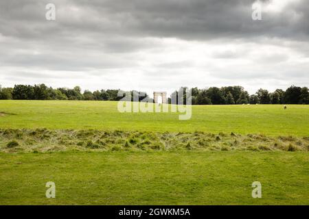 Image paysage de Buckinghamshire avec jardin stowe Arc de corinthe en arrière-plan Banque D'Images